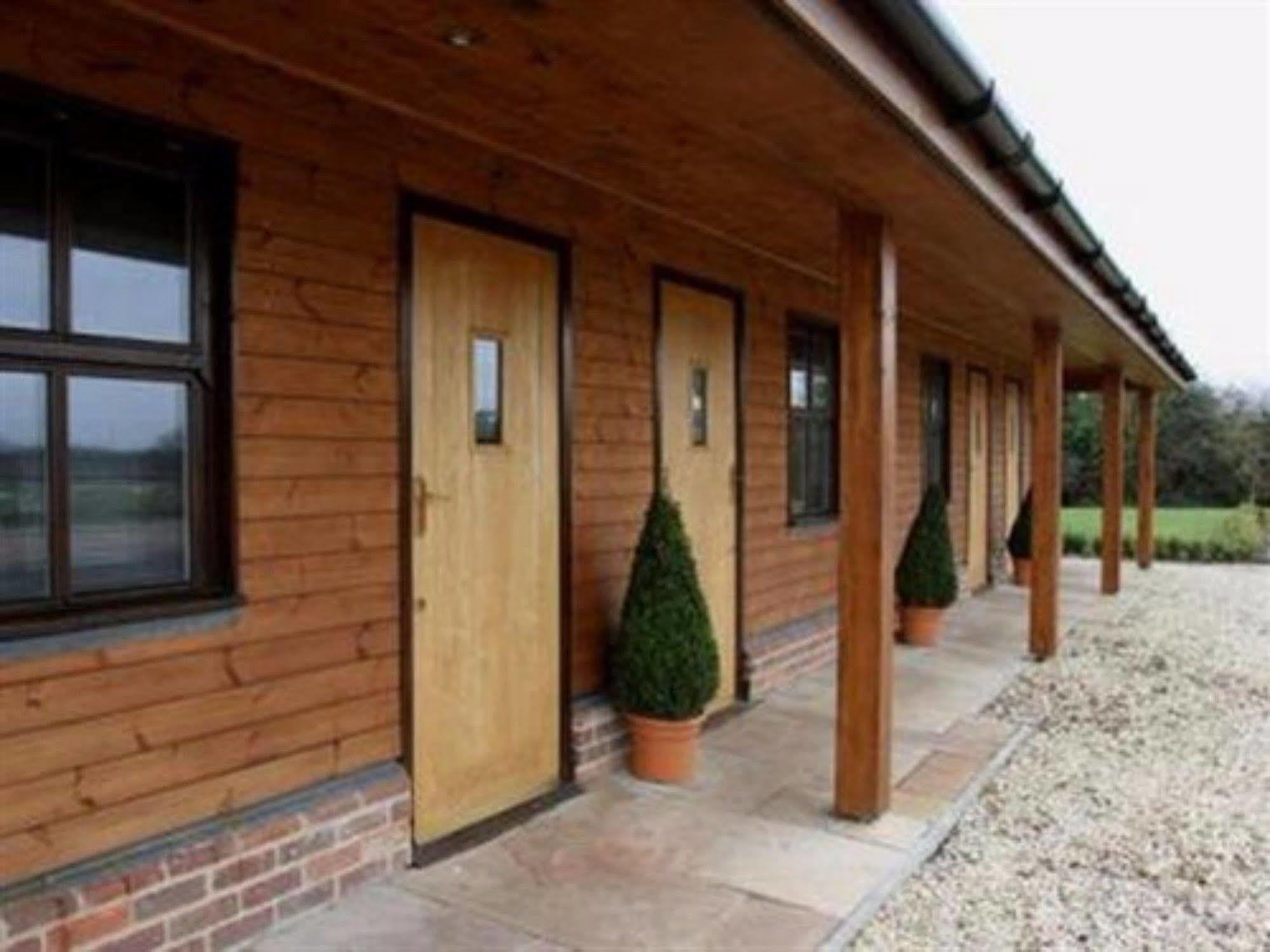 The Crown Radnage Hotel Exterior foto